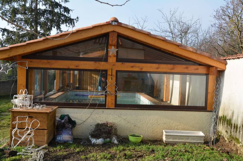 Fermeture d’abris type une salle de sport avec des menuiseries en aluminium à Lentilly