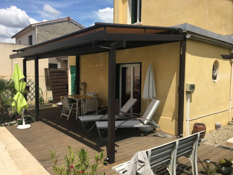 auvent pergola avec store toiture protection solaireSte Foy les Lyon